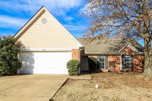 1806 Central Trails Dr in Southaven, MS - Building Photo