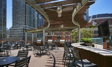 42 E Superior St in Chicago, IL - Building Photo - Building Photo