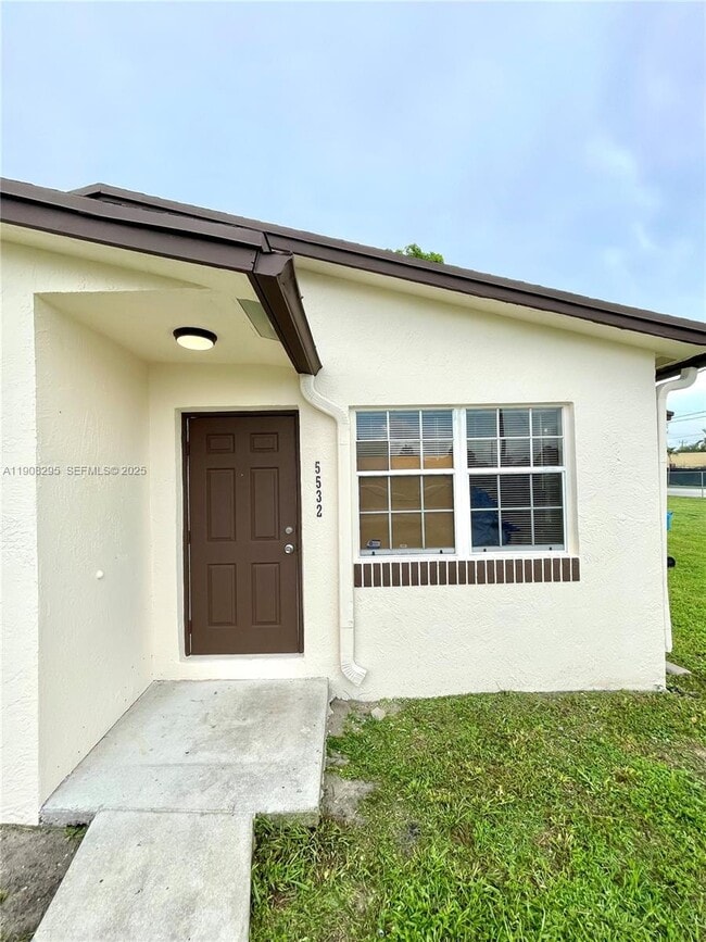 5532 SW 22nd St in West Park, FL - Foto de edificio - Building Photo