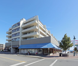 The Landmark in Sidney, BC - Building Photo - Building Photo