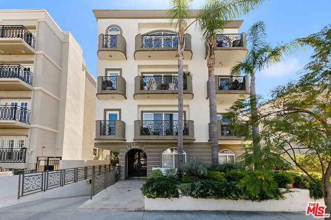 11840 Dorothy St in Los Angeles, CA - Foto de edificio - Building Photo