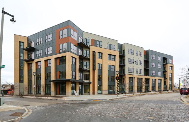 Vim Vigor Lofts in Milwaukee, WI - Foto de edificio - Building Photo