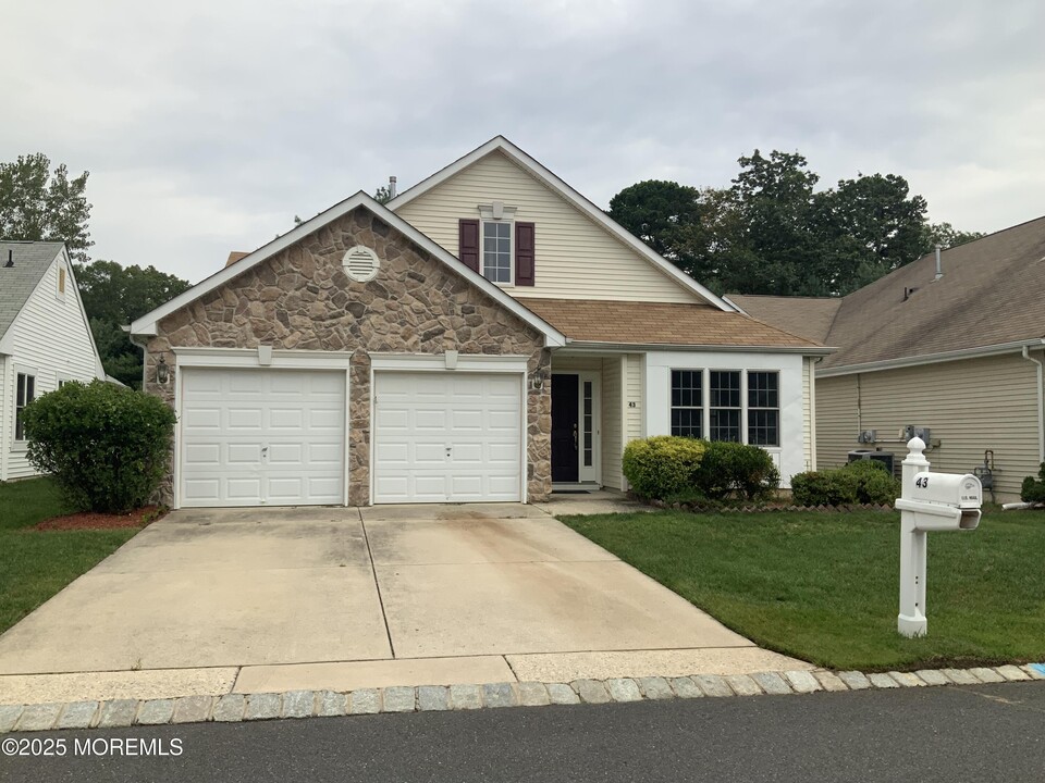 43 Medinah Ct in Jackson Township, NJ - Building Photo