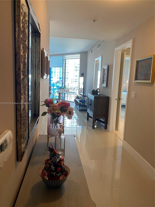 17111 Biscayne Blvd, Unit #303 in Aventura, FL - Building Photo