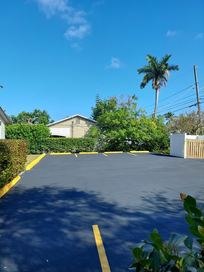 2319 Johnson St in Hollywood, FL - Foto de edificio - Building Photo