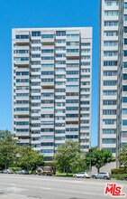 865 Comstock Ave in Los Angeles, CA - Building Photo - Building Photo