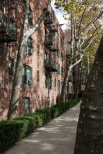 Sunnyside Garden Apartments in Sunnyside, NY - Foto de edificio - Building Photo