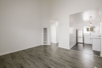 MC Eleanor, LLC in Los Angeles, CA - Building Photo - Interior Photo