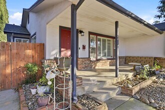 9623 Adams St in Elk Grove, CA - Foto de edificio - Building Photo