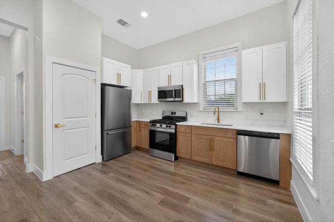 413 Nopal St in San Antonio, TX - Foto de edificio - Building Photo