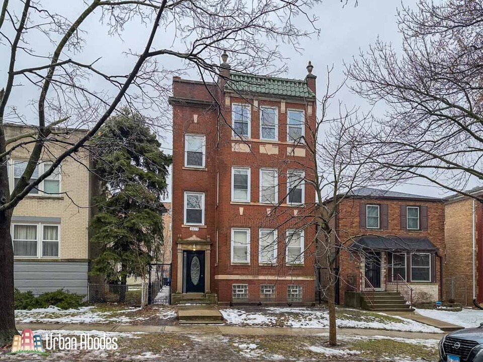 2619 W Rascher Ave, Unit M00B in Chicago, IL - Foto de edificio