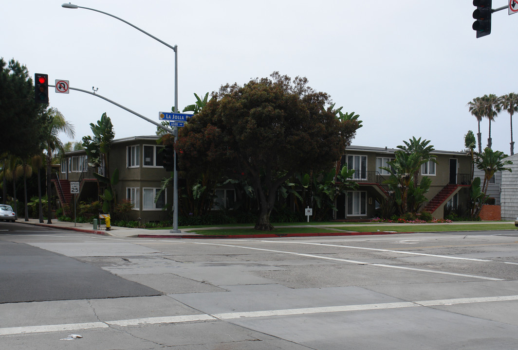 6504-6512 La Jolla Blvd in La Jolla, CA - Building Photo