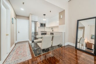 204 Rue de l'Hôpital in Montréal, QC - Building Photo - Building Photo