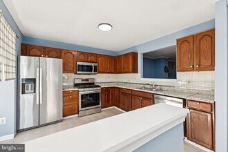 2740 Brier Pond Cir in Woodbridge, VA - Foto de edificio - Building Photo