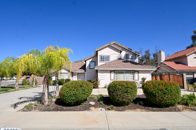 25708 Oak Ct in Moreno Valley, CA - Foto de edificio - Building Photo