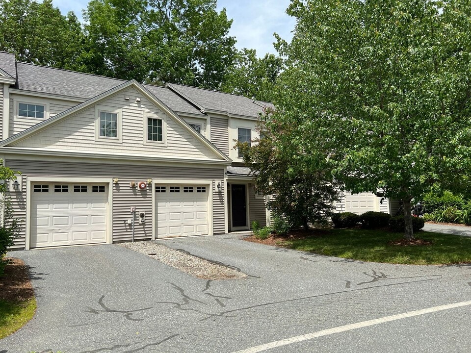 299 Mt Support Rd in Lebanon, NH - Foto de edificio
