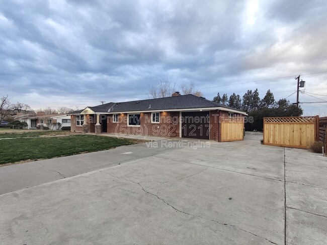 6504 W Umatilla Ave in Kennewick, WA - Building Photo - Building Photo