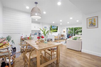 7487 SW 82nd St in Miami, FL - Building Photo - Building Photo