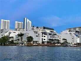 440 Poinciana Island Dr in Sunny Isles Beach, FL - Building Photo