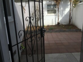 20957 Community St in Los Angeles, CA - Building Photo - Building Photo