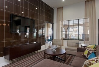 Ladera Apartment Homes in Austin, TX - Foto de edificio - Building Photo