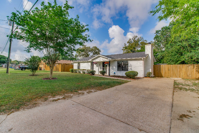 property at 6501 Bellview Pines Pl