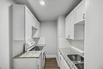 4301 Chartres St, Unit 2 in Houston, TX - Building Photo - Building Photo