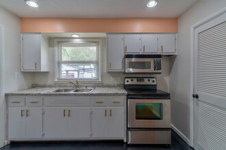 6222 Indian Dr in Newburgh, IN - Foto de edificio - Building Photo