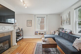 36 Cummings Rd, Unit 1 in Boston, MA - Building Photo - Building Photo