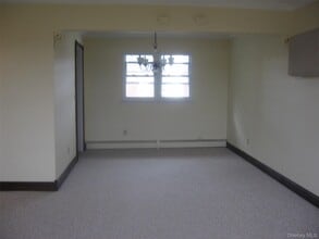 658 W Penn St in Long Beach, NY - Building Photo - Building Photo