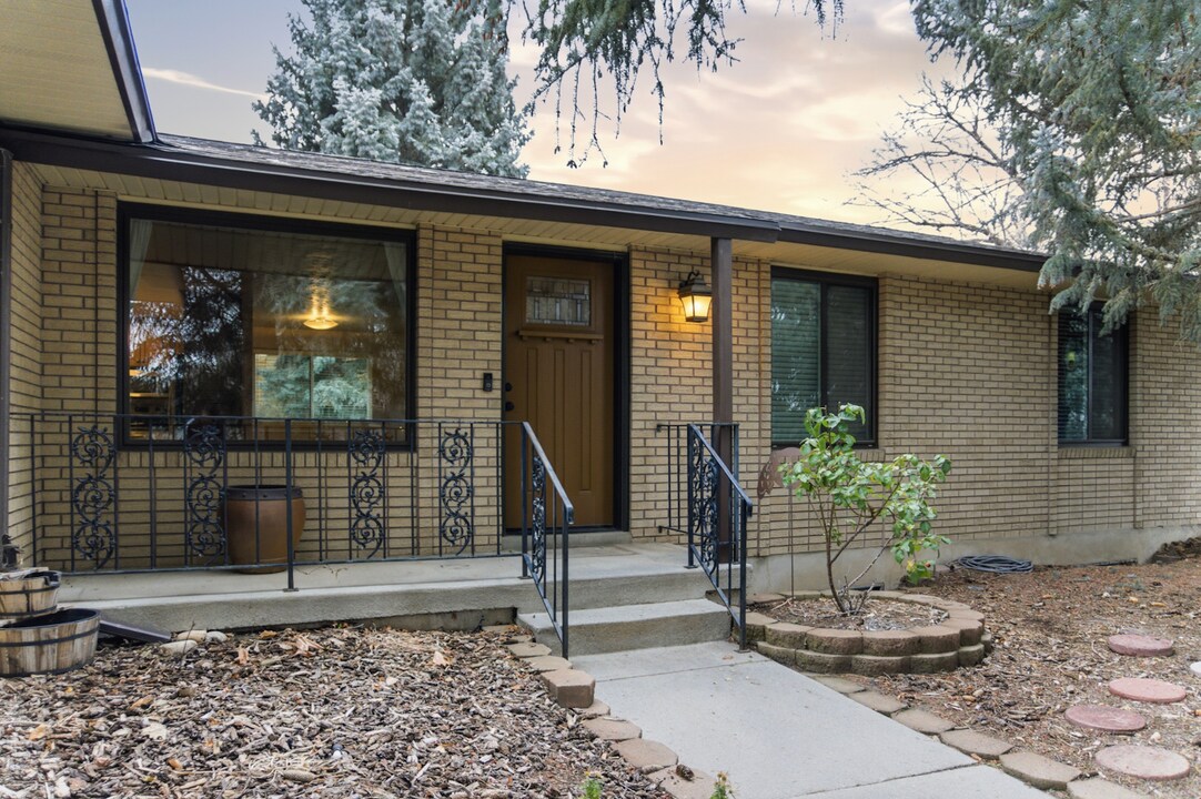 1630 Plata Way in Sandy, UT - Building Photo