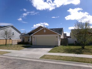 9715 W Stonewood Dr in Boise, ID - Building Photo - Building Photo