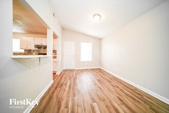 3782 N Camp Creek Pkwy SW in Atlanta, GA - Foto de edificio - Building Photo