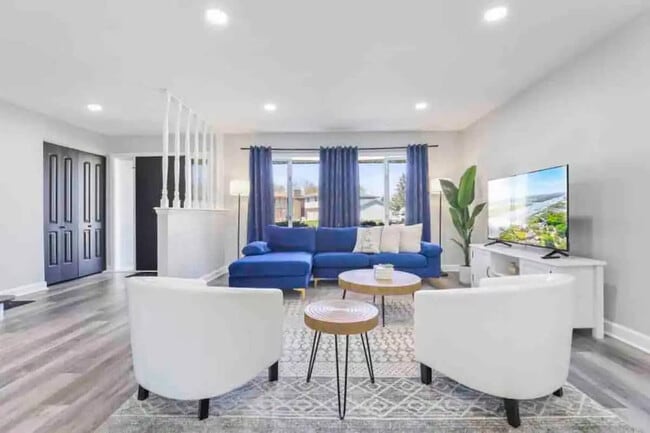 1146 Tiverton Ct