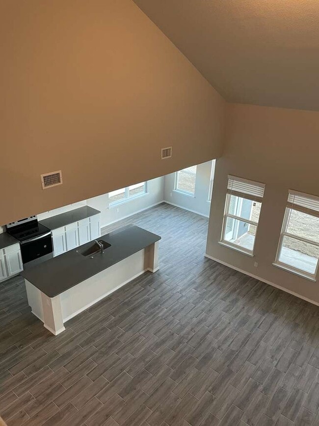 10032 Adams Ln in Krugerville, TX - Foto de edificio - Building Photo