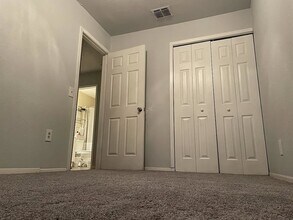 9283 Five Palms Dr, Unit 1 in San Antonio, TX - Foto de edificio - Building Photo