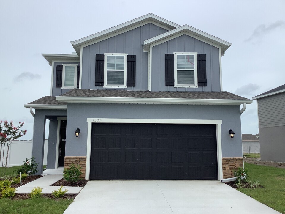 4536 Reisswood Loop in Palmetto, FL - Building Photo