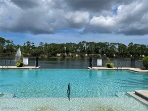 1628 Cayman Ct in Naples, FL - Foto de edificio - Building Photo