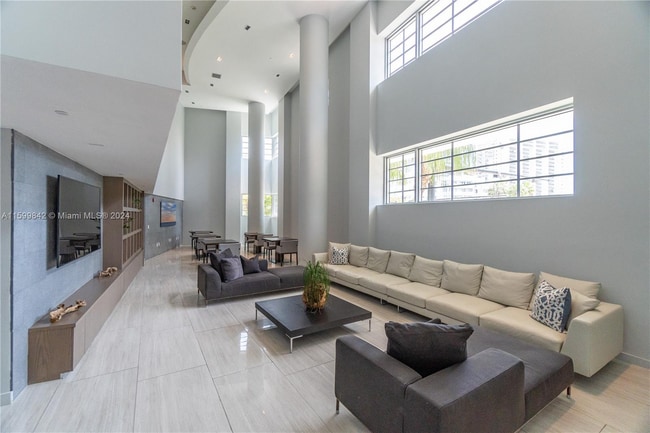 6620 Indian Creek Dr, Unit 121 in Miami Beach, FL - Building Photo - Building Photo