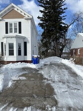 134 Pearl St, Unit 134A in Enfield, CT - Foto de edificio - Building Photo