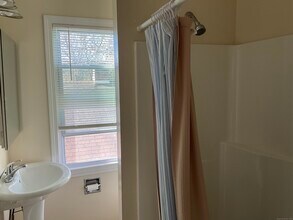 22 Oak St in Naugatuck, CT - Building Photo - Building Photo