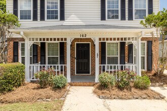 162 Moss Creek Dr in Martinez, GA - Foto de edificio - Building Photo