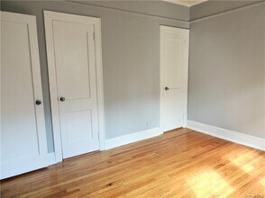 576 Warburton Ave in Hastings On Hudson, NY - Foto de edificio - Building Photo