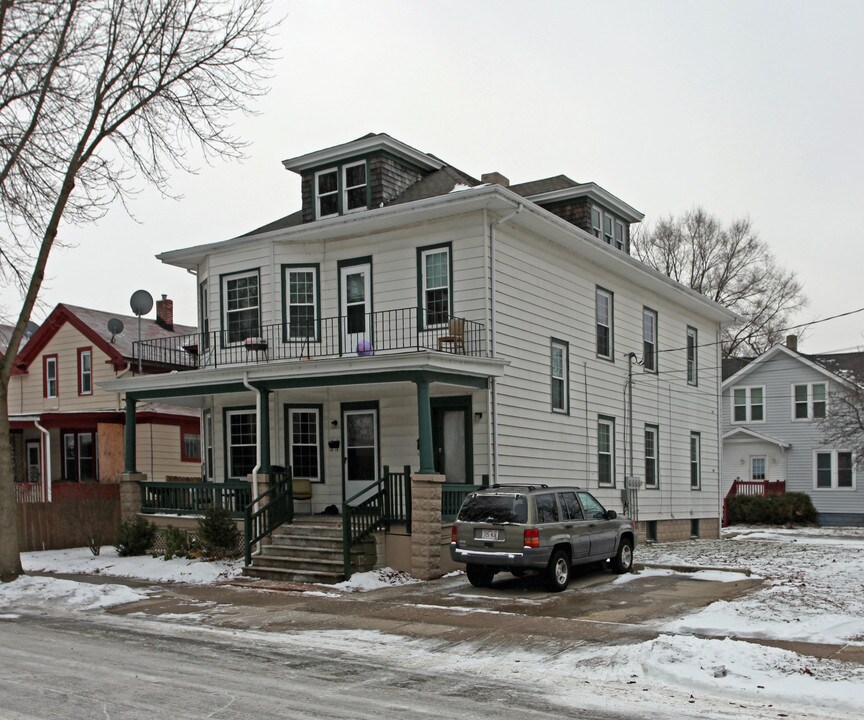 6204 11th Ave in Kenosha, WI - Building Photo