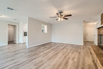 808 Stratford Dr in Bedford, TX - Building Photo - Building Photo