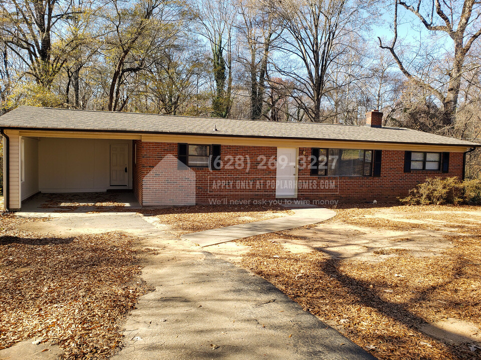 1520 Reynolds Forest Dr in Winston-Salem, NC - Foto de edificio