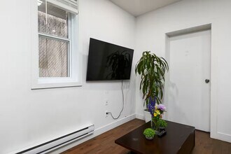 3776 De Bullion Rue in Montréal, QC - Building Photo - Building Photo