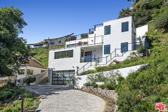 3843 Rambla Pacifico St in Malibu, CA - Building Photo - Building Photo
