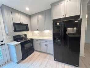 1260 Gus Thornhill Jr Dr in East Point, GA - Building Photo - Building Photo