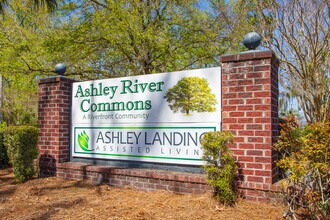 4600 N Palmview Cir in North Charleston, SC - Building Photo - Building Photo